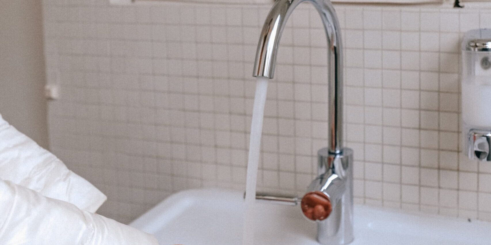 pexels-anna-shvets-3943906